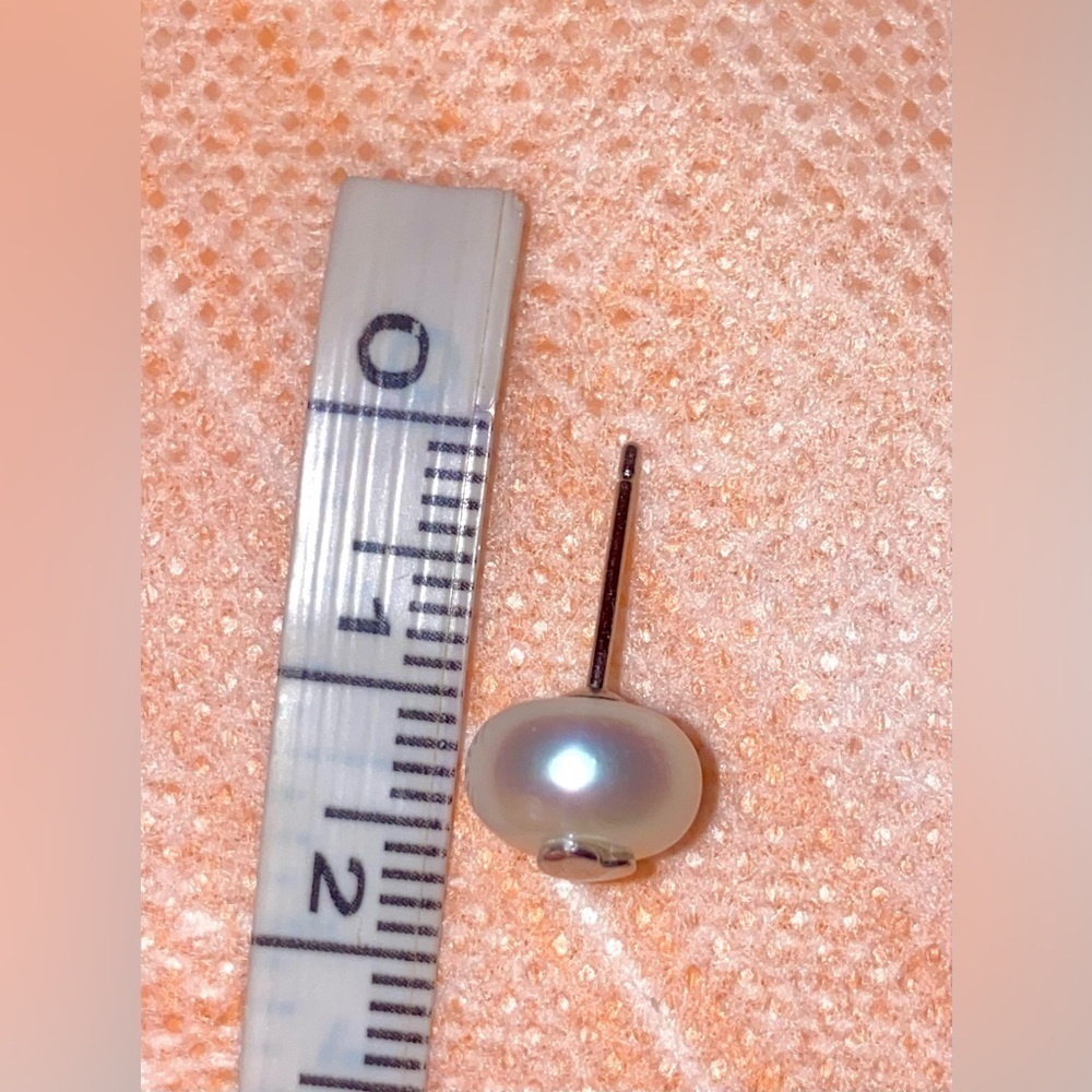 Elegant Pearl Stud Earrings with Silver Heart ❤️ - Picture 5 of 6